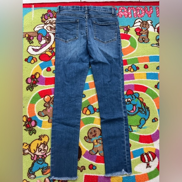 ๐ฆ 3/ $10 ๐ฆ Girls denim jeans ๐ - Picture 3 of 5